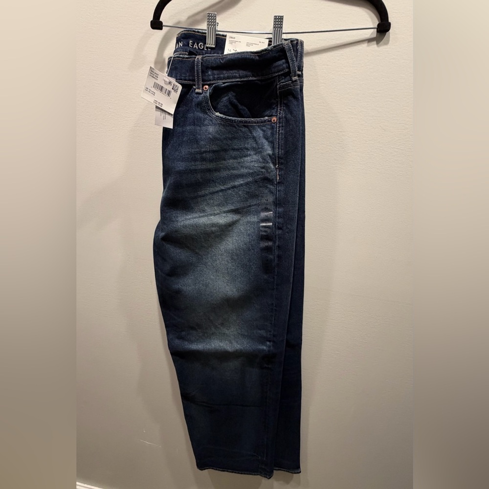 American Eagle 🦅 AE Strigid Low-Rise Ex-Boyfriend Jean - Picture 3 of 5